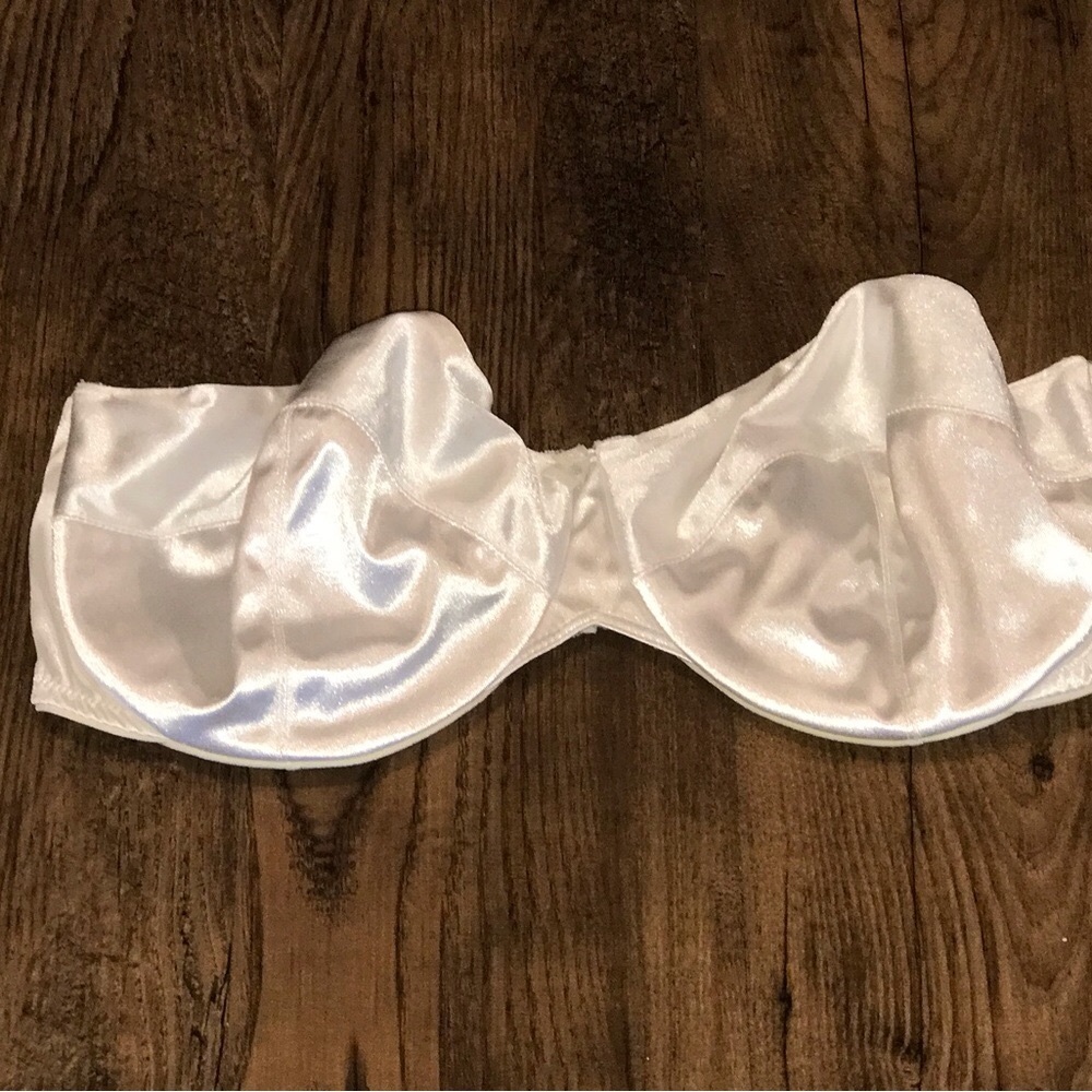 Satin Strapless Bra in Ivory size 38D 38 D soft and silky